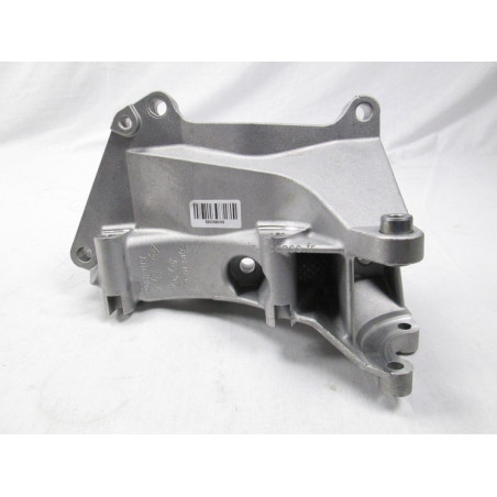 Support Pompe DA et Alternateur Renault Clio R3 (7711160520)